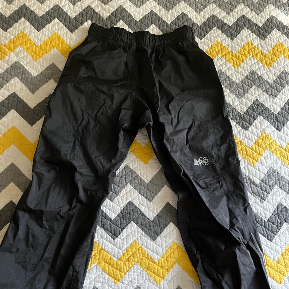 Kids’ Rain pants 6-7 (new without tags)